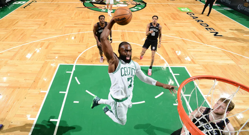 杰伦·布朗此役砍下28分7篮板9助攻