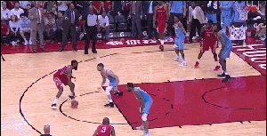 今天火箭主场101：96战胜快船，在比赛最后的29.7秒，哈登罚球线面对小里弗斯的防守，一个后撤步跳投命中，几乎是杀死了比赛。而在命中这记后撤步跳投之后，哈登也是朝着小里弗斯怒喷垃圾话：他甚至都不敢上前防守，不过我喜欢他，我喜欢他！（He wouldn't even step up！I like him！I like him！）