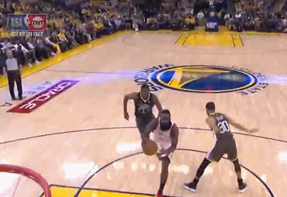 哈登单手隔扣“追梦”格林打2+1