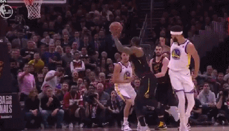 詹姆斯自抛自扣致敬麦迪