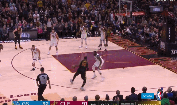 詹姆斯命中抛投