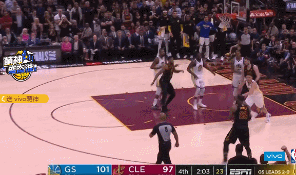 詹姆斯射进本场第一记三分