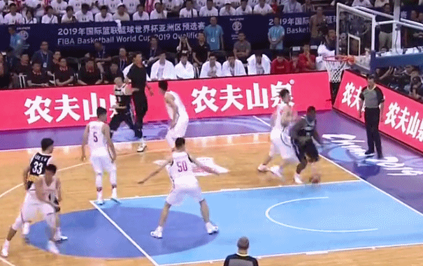 拉特利夫篮下打成2+1