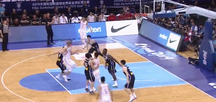 阿布都冲击篮下突破打进