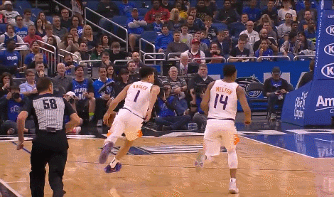 布克连线艾顿双手空接暴扣