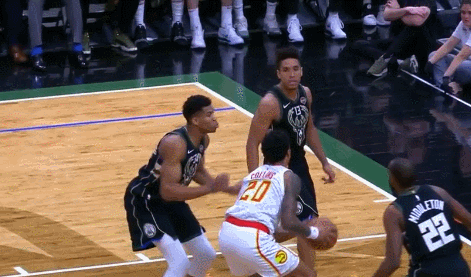 阿德托昆博（雄鹿）