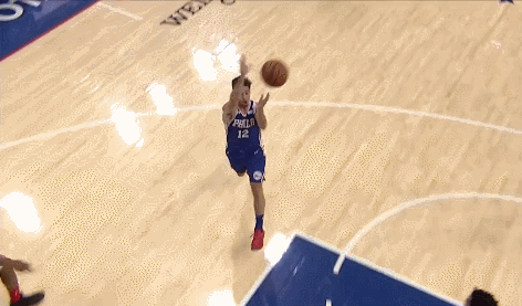 麦康奈尔连线巴特勒单手空接放篮