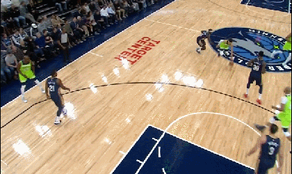 琼斯后手运球秒过防守人上篮得手