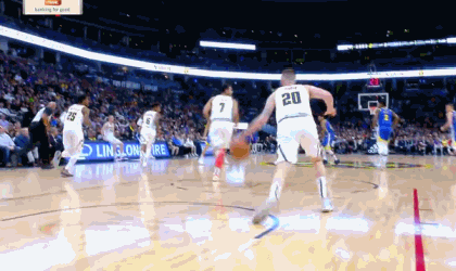 勇士队汤普森抢断一条龙单手劈扣