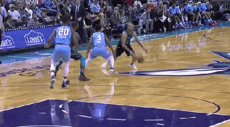 帕克突破急刹顺势小抛出手