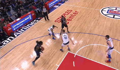 哈雷尔空接吃饼双手虐筐