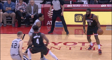 哈登毫无防备突然撤步轰进超远三分