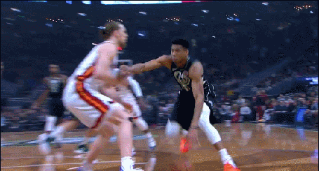 字母哥突破转身过人滞空抛投2+1