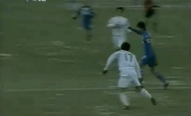 2004年11月28日，蒿俊闵打入中超处子球