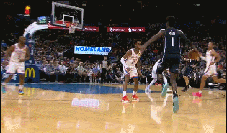 保罗抢断反击不看人击地回传贝兹利暴扣