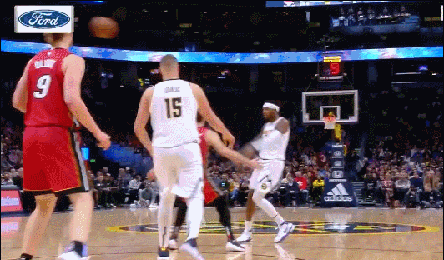 格兰特上演技惊四座的反手单臂暴扣