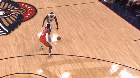 霍勒迪后撤步三分手起刀落