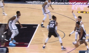 霍姆斯无视杰克逊补防单手重扣