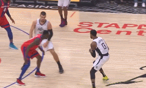 乔治吸引防守分球祖巴茨双手虐框