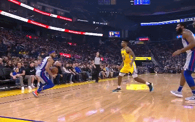 布鲁斯-布朗沿底线突入篮下轻松上篮