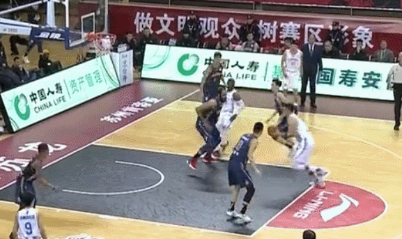 吴冠希接助攻三步上篮一气呵成