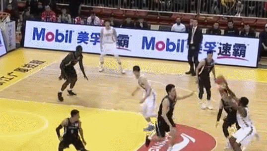 胡金秋篮下打成2+1