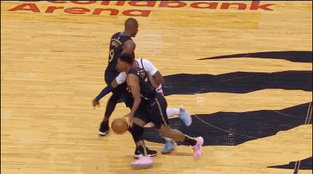 洛瑞随手一甩神奇三分空心入网