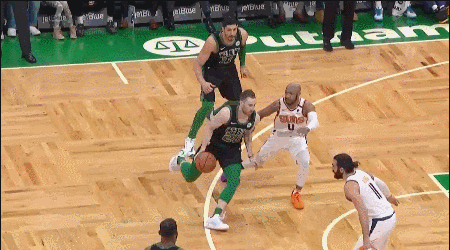 海沃德空中身体失衡上演高难度2+1