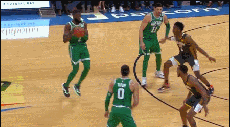 塔图姆手递手后接挡拆扬手飚进三分