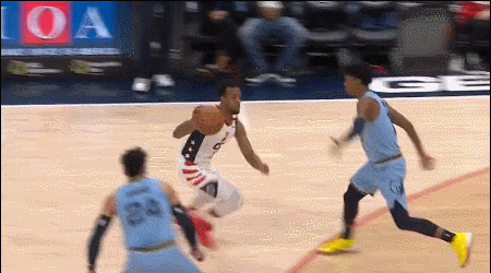 史密斯突分底角八村塁三分手起刀落