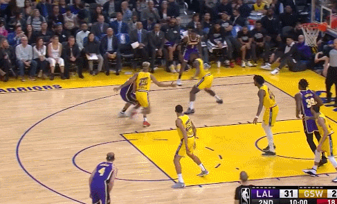 库兹马突破转身抛投一气呵成