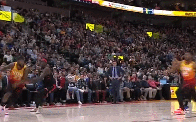 奥尼尔晃过西亚卡姆双手滑翔暴扣