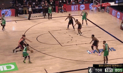 泰斯扣篮，洛瑞在之前已防守三秒