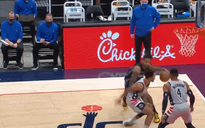 托马斯-布莱恩特上演乌龙补扣