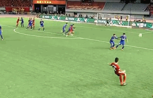 武磊神级跑位凌空斩闪耀上海滩