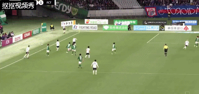 FC东京左路传中，中路包抄踢偏