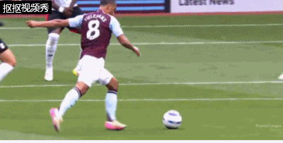 蒂莱曼斯远射被门将托出底线