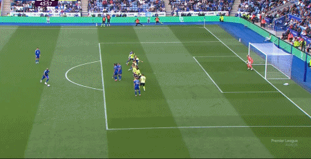 第45分钟，乔丹-阿尤得分，莱斯特城2-0 