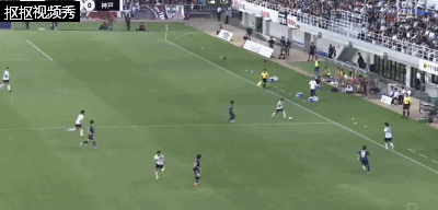 神户胜利船球员禁区内倒地裁判没有表示