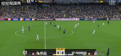 小组赛第三轮利雅得新月对阵帕丘卡中莱昂纳多快速前插反越位后超高挑射破门