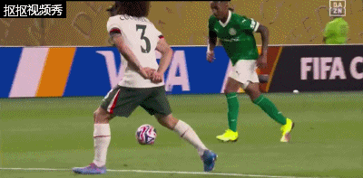 帕尔梅拉斯禁区前远射偏出球门