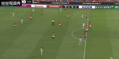 福冈黄蜂边路下底传中，中路铲射偏出球门