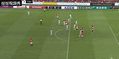 浦和红钻头球攻门过正被门将抱住