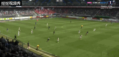 帕德博恩挑射偏出球门