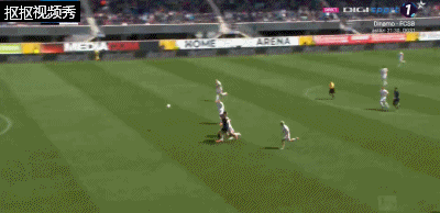 帕德博恩球员禁区内倒地裁判表示没有犯规