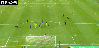 全北现代后点头球攻门被门将化解