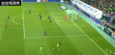 全北现代右边路传中禁区内头球攻门偏出