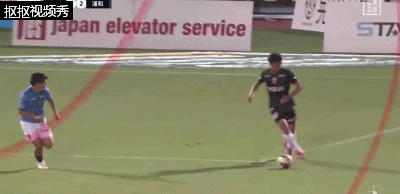 伊藤槙人两黄变一红下场，横滨FC十人应战