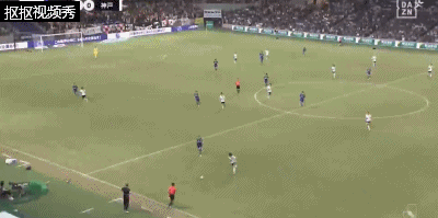 广岛三箭反击射门被挡出底线