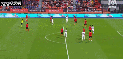 全北现代球员禁区内被江原FC球员撞倒获得点球